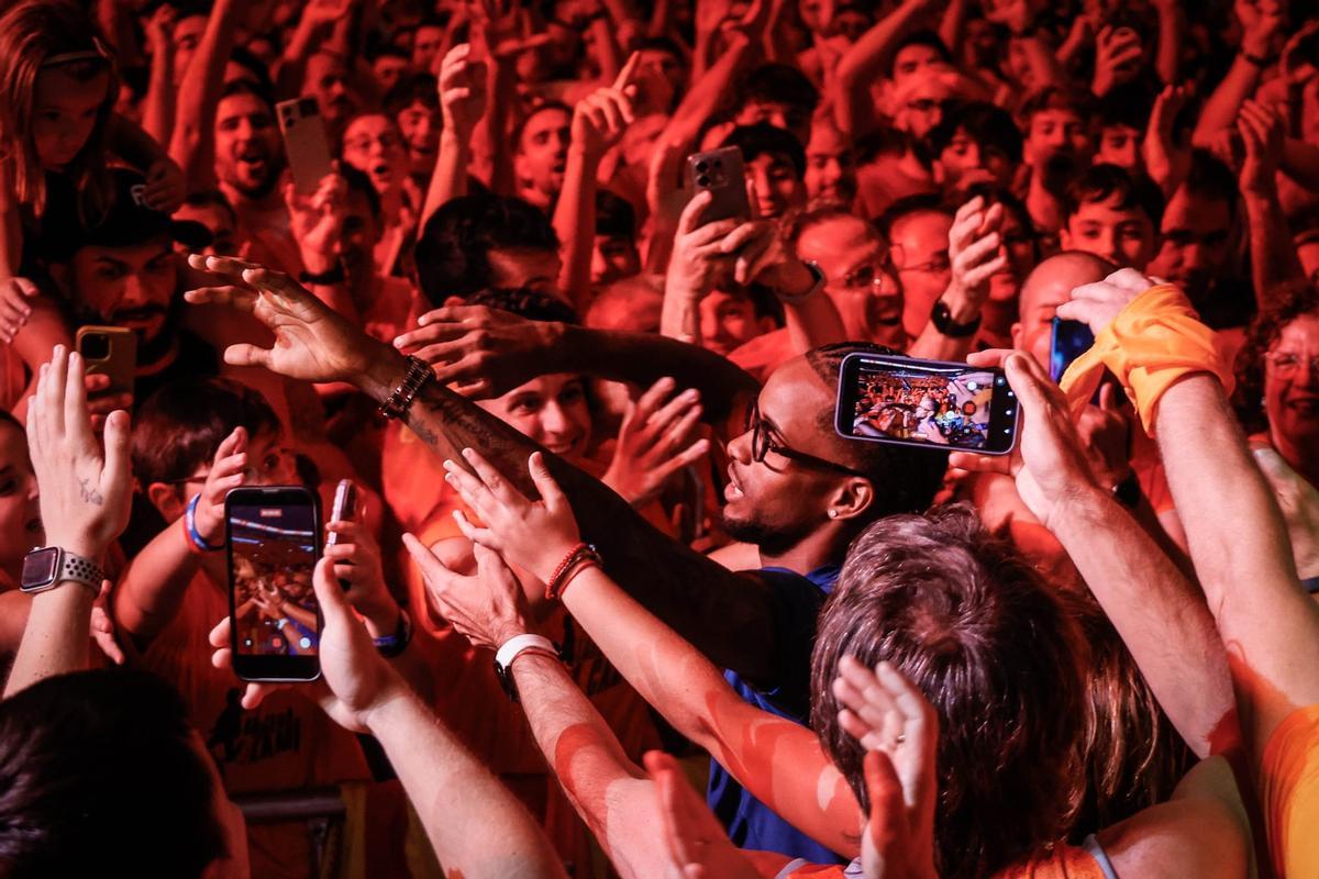 La celebración del Valencia Basket de la Liga Endesa en el Roig Arena, en imágenes