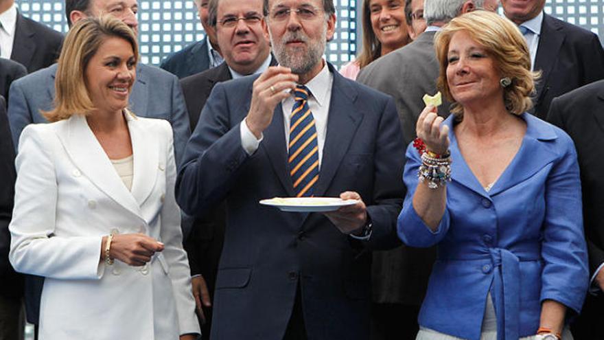 Rajoy i Aguirre van menjar cogombre abans de la reunió.
