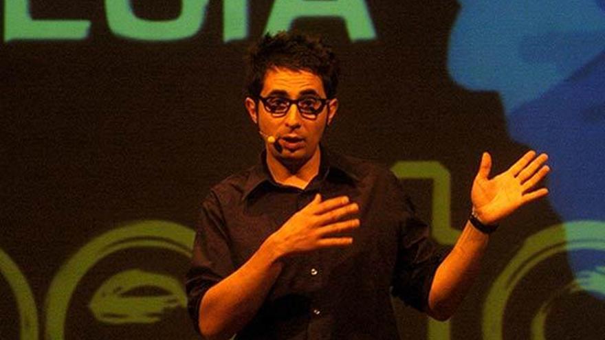 Berto Romero, anoche, en el Salón Teatro.  // Bernabé/Javier Lalín