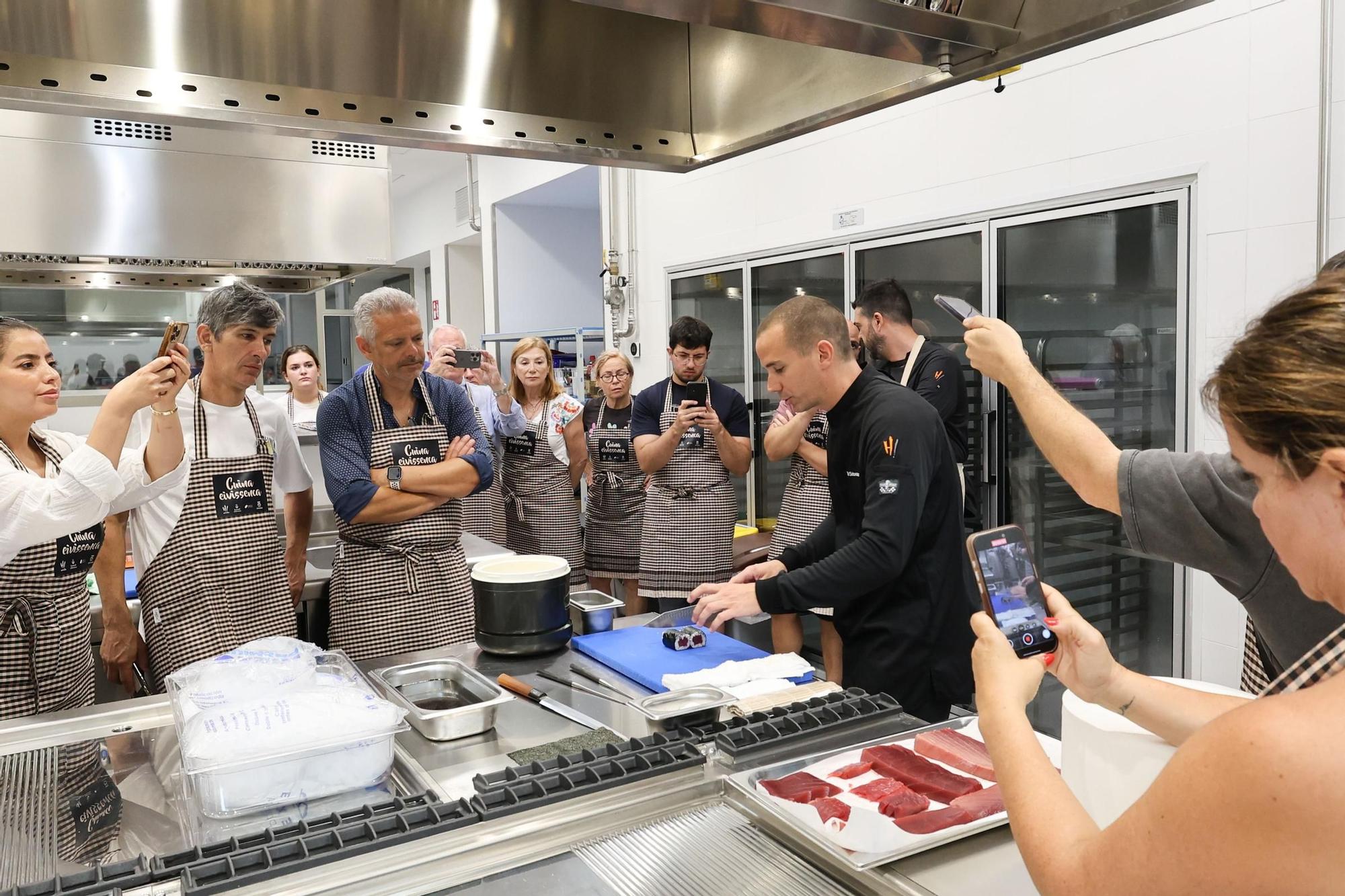 Clase magistral de sushi en la Escuela de Hostelería