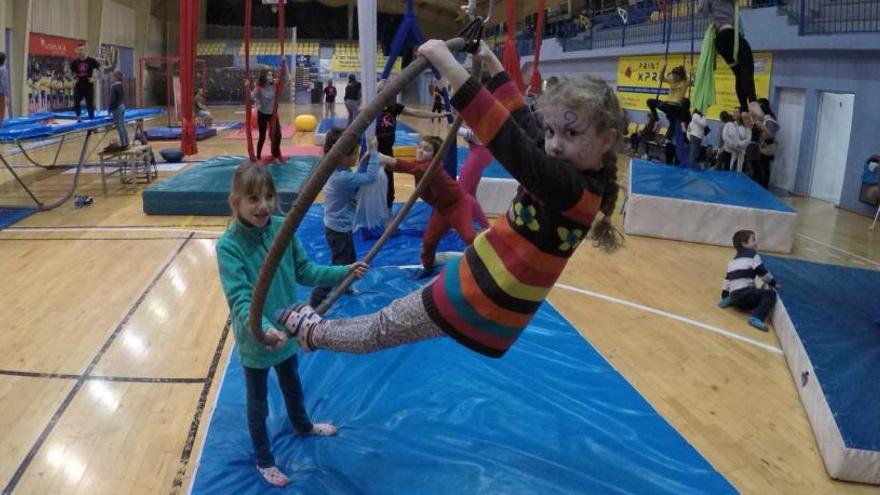 Con esta actividad se pretende dar cobertura a la demanda infantil y juvenil de la disciplina circense.