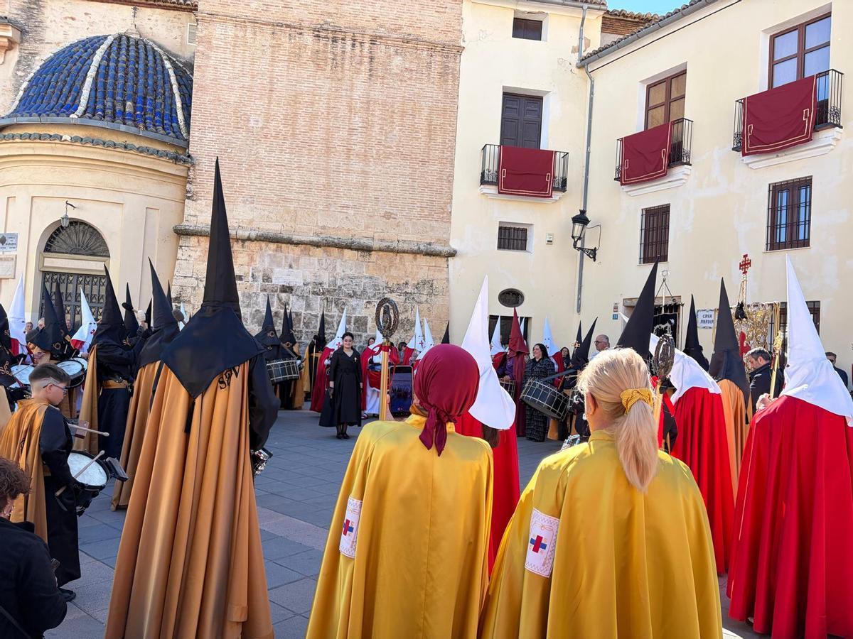 La Trencà de l'Hora frente a la iglesia.
