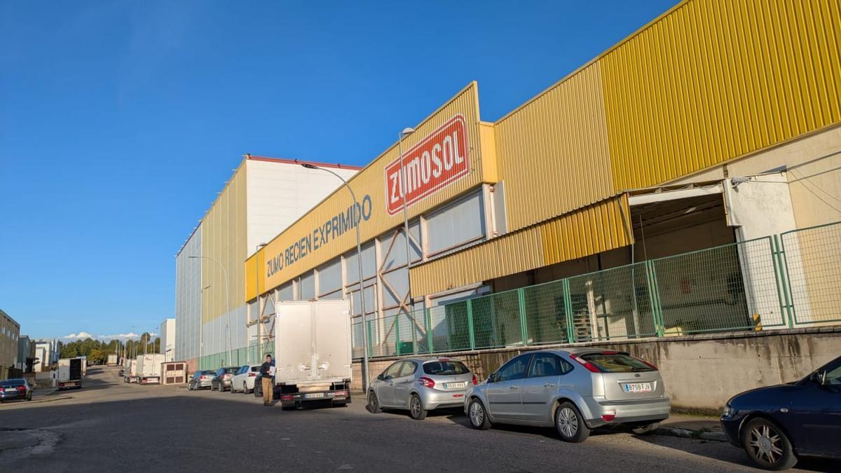Antigua fábrica de Zumosol en Palma del Río, que ahora ocupará Dcoop.
