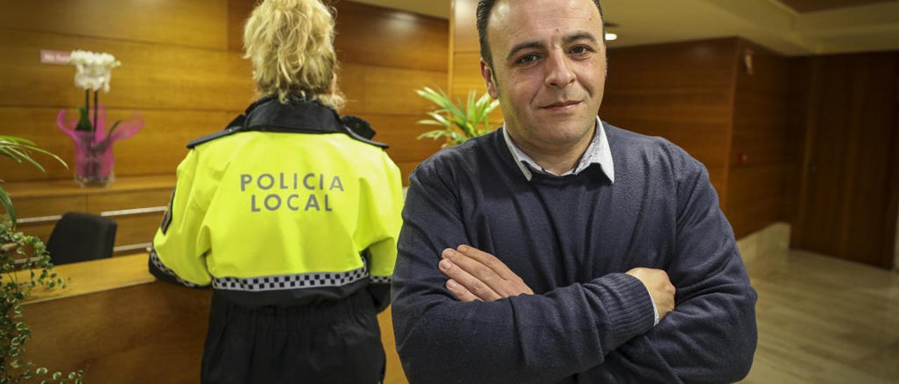 Ramón Abad, portavoz de la junta de gobierno y segundo teniente de alcalde, en una imagen tomada en el Ayuntamiento de Elche.