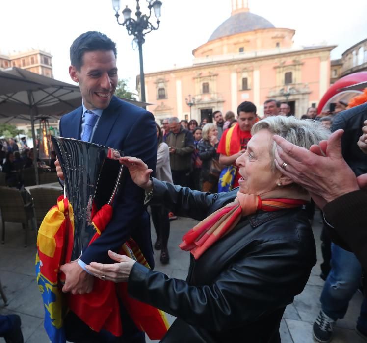 Celebración del triunfo en la Eurocup del Valencia Basket en València