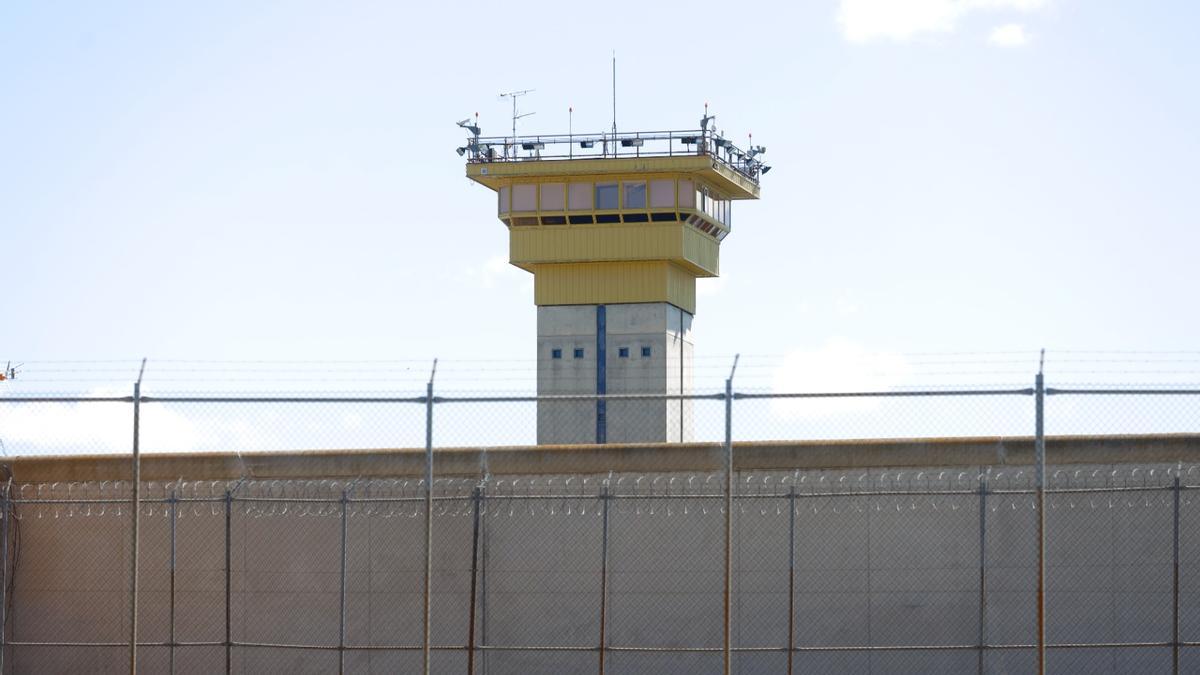 Torre de control de la cárcel de Zuera.