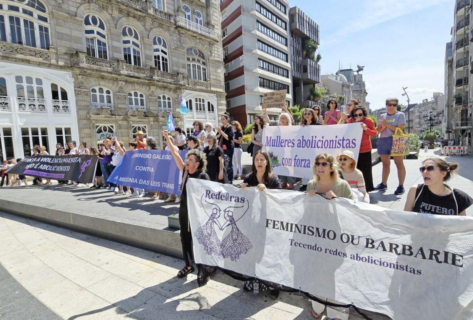 Concentración de protesta por la Ley Trans en la Puerta del Sol