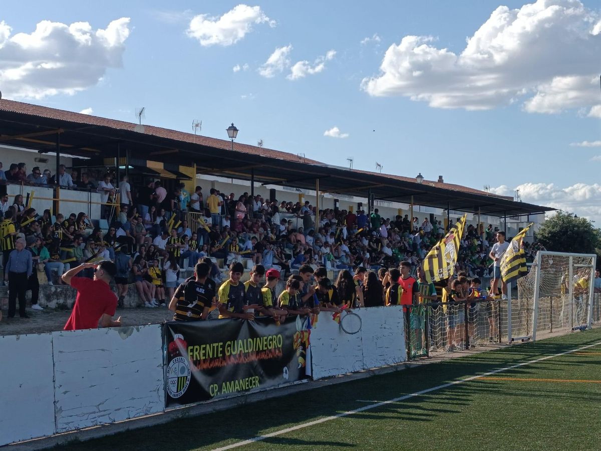 Grada de aficionados del Amanecer.