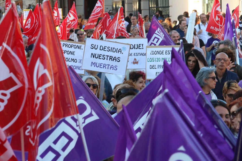 Casi 300 personas se concentran en la plaza de la Merced contra la violencia machista