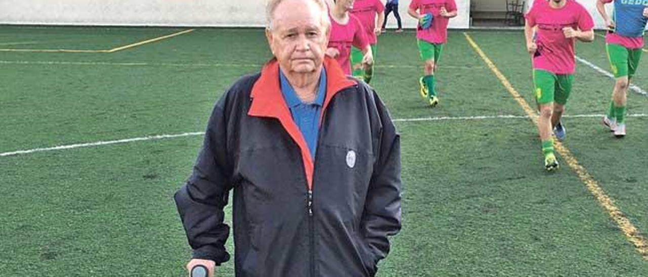 Juan López Castillo posa en medio del campo del Pòrtol este pasado domingo antes de enfrentarse al Sant Marçal.