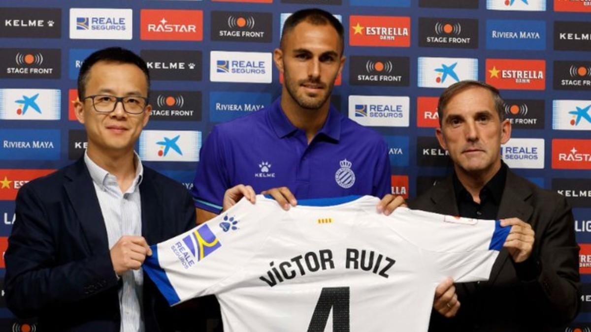 Víctor Ruiz, en su presentación con el Espanyol Víctor Ruiz, en su presentación con el Espanyol