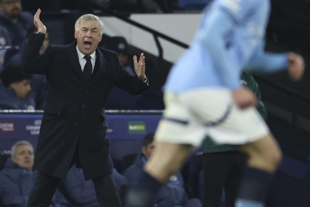 Real Madrids head coach Carlo Ancelotti shouts from the touchline during the Champions League playoff first leg soccer match between Manchester City and Real Madrid at the Etihad Stadium in Manchester, England, Tuesday, Feb. 11, 2025. (AP Photo/Darren Staples)