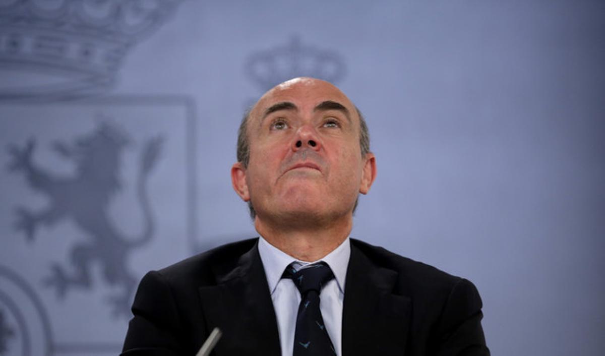 El ministre d’Economia, Luis de Guindos, durant una roda de premsa a la Moncloa, el novembre passat. El ministre d’Economia, Luis de Guindos, durant una roda de premsa a la Moncloa, el novembre passat.