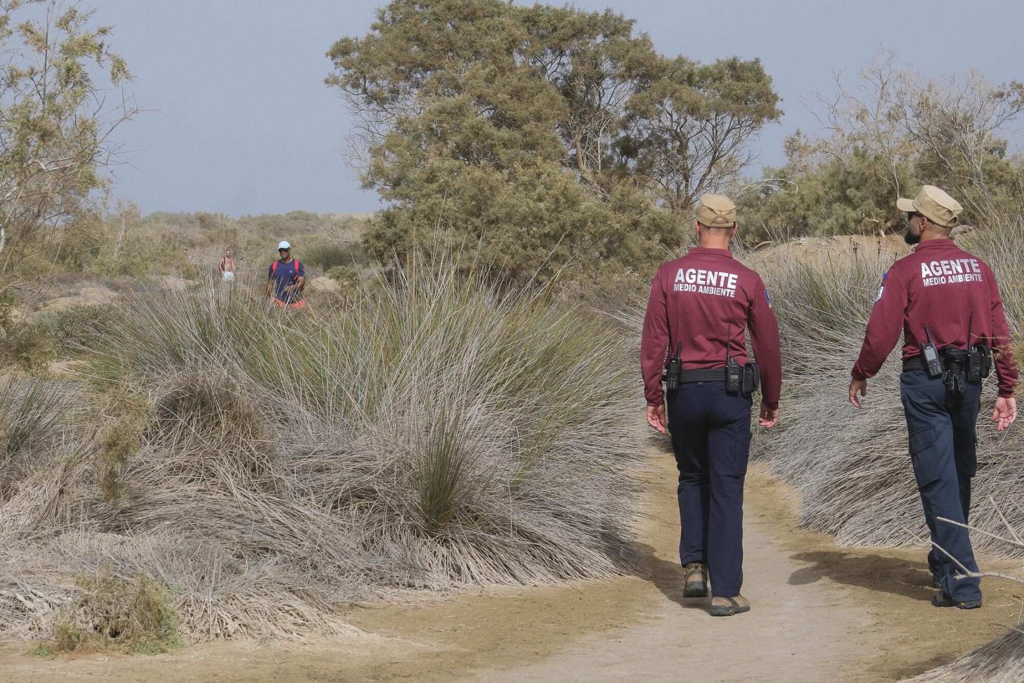 La Guardia Civil y el Cabildo controlan los accesos a las Dunas de Maspalomas