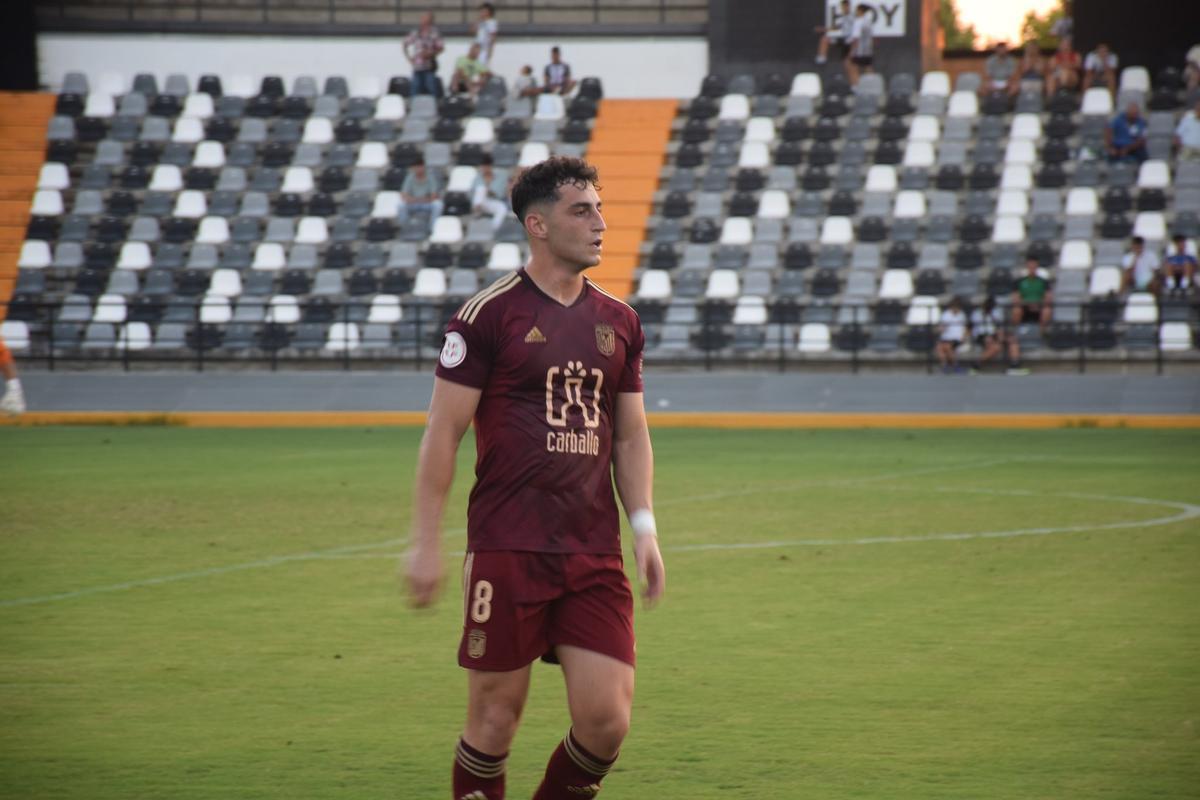 Ginés durante el amistoso ante el Don Benito en el Nuevo Vivero