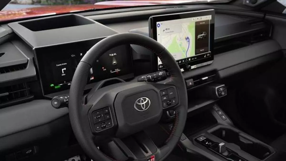 Lo mejor del nuevo Toyota RAV4 está en el interior: así cambia respecto a la generación anterior
