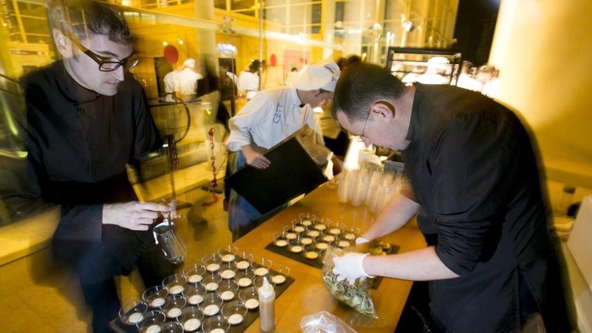 Pere Planagumà, de Les Cols, prepara las creaciones que hizo su restaurante el año pasado.