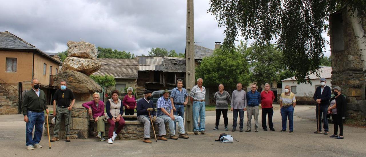 Vecinos de Doney se reúnen para  reclamar un repetidor. | A. Saavedra