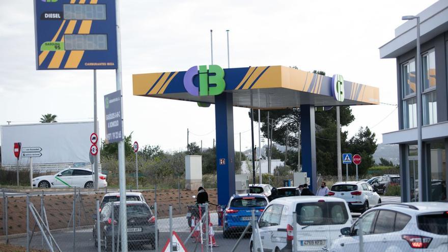 «Mayor afluencia» para repostar combustible en Ibiza en las últimas horas de la bonificación estatal