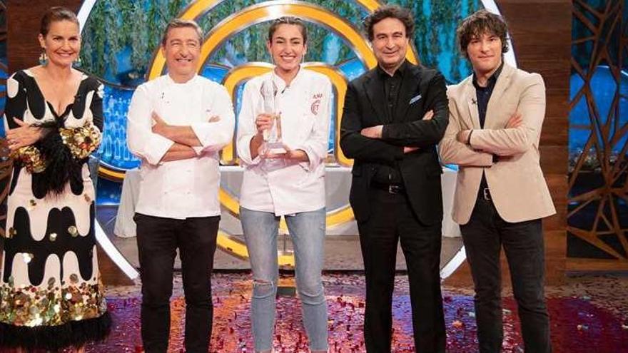 La Guanyadora, Ana Iglesias, amb el xef Jordi Roca i els tres jurats de Masterchef