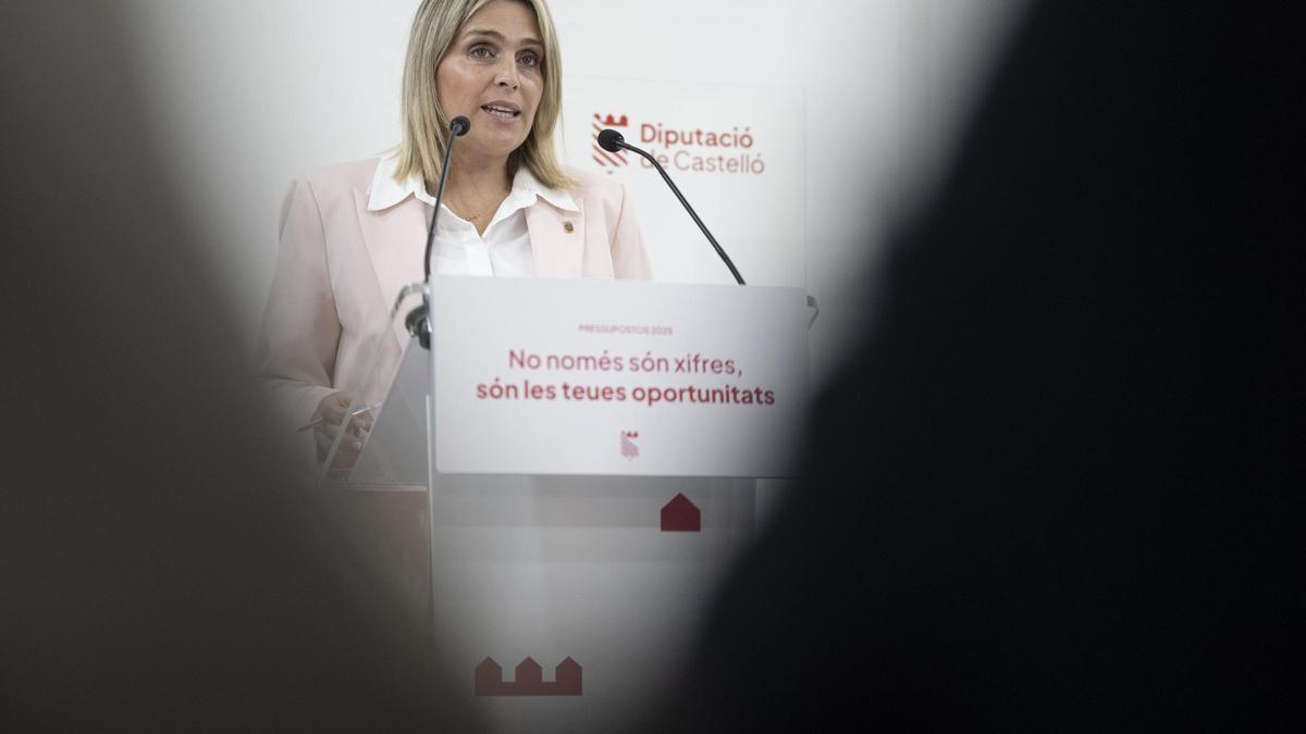 La presidenta de la Diputación de Castellón, Marta Barrachina, en una comparecencia.