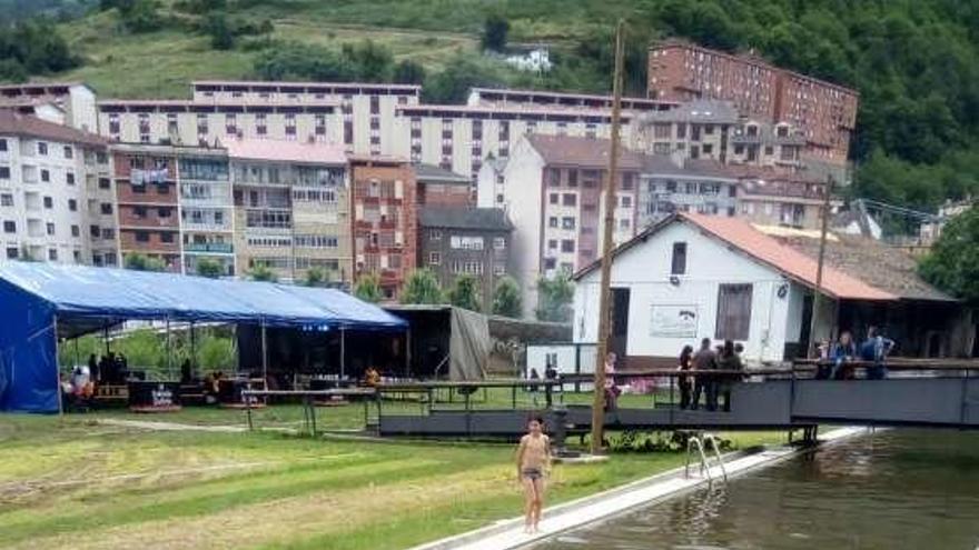 Cangas del Narcea abre su &quot;playa&quot;