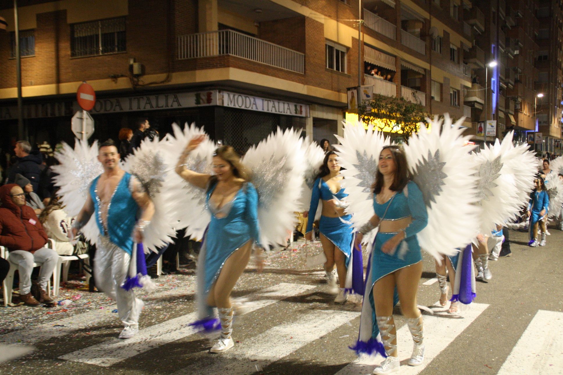 Vinaròs congrega a más de 6.000 comparseros en un primer gran desfile de Carnaval de récord