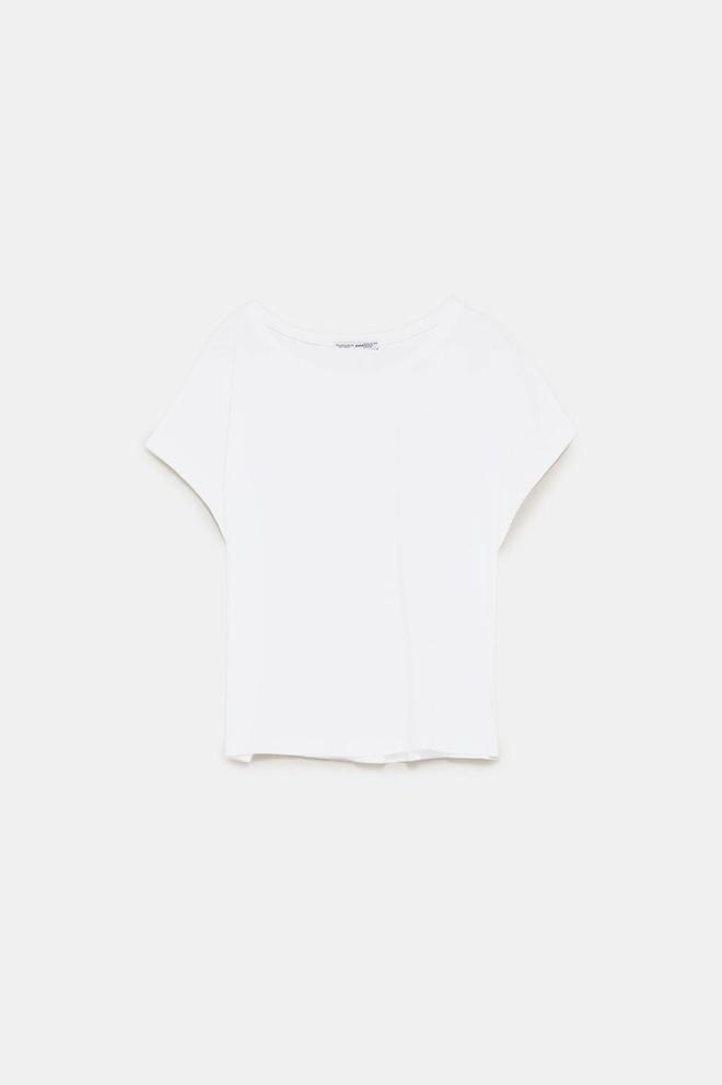 Camiseta blanca básica de Zara.