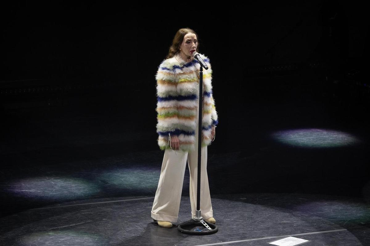 En imágenes | Así ha sido el concierto de Luz Casal en el Auditorio de Zaragoza