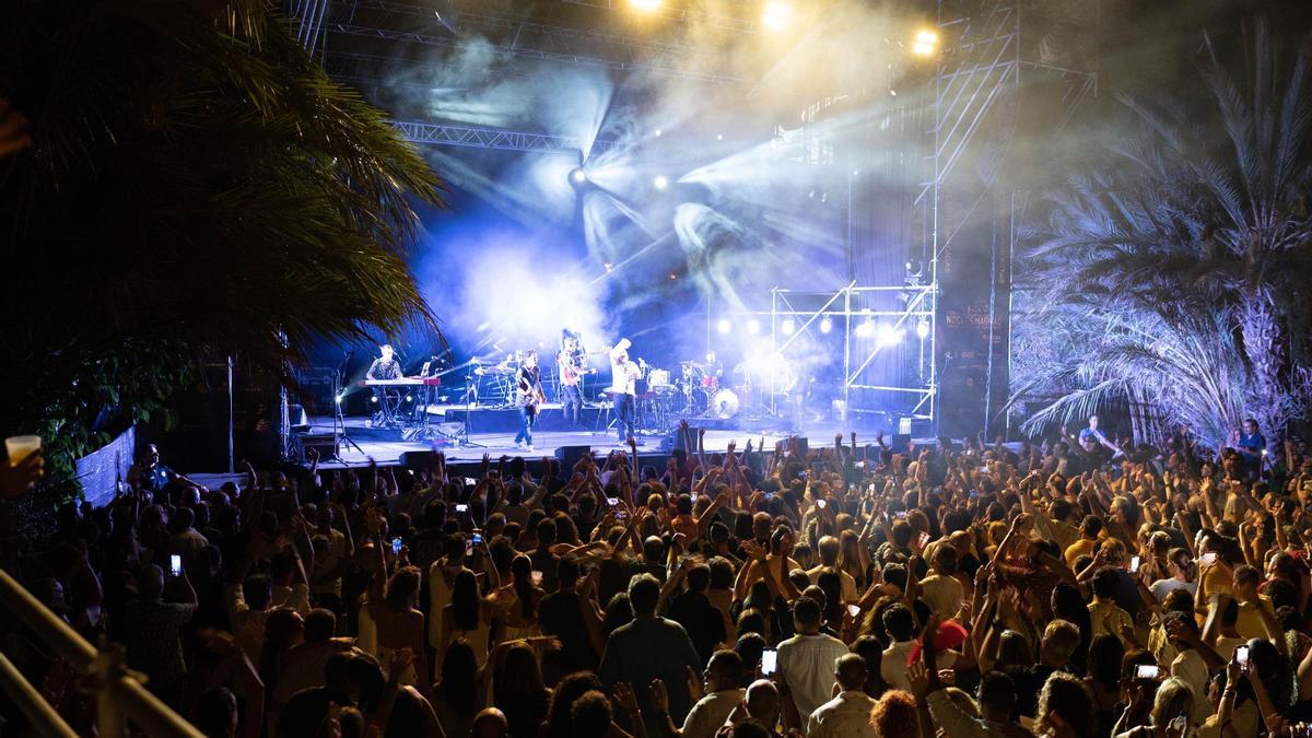 Del 27 de julio al 13 de agosto, se celebra el festival Noches Mágicas en Alicante.