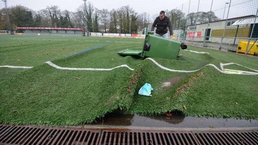 Así quedó el campo de fútbol de Chan da Barcia. // Gustavo Santos