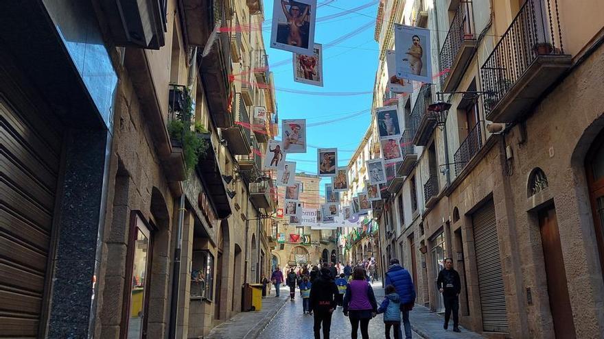 Els carrers de Solsona s&#039;omplen de visitants per participar a les activitats i tastar els productes típics de Carnaval