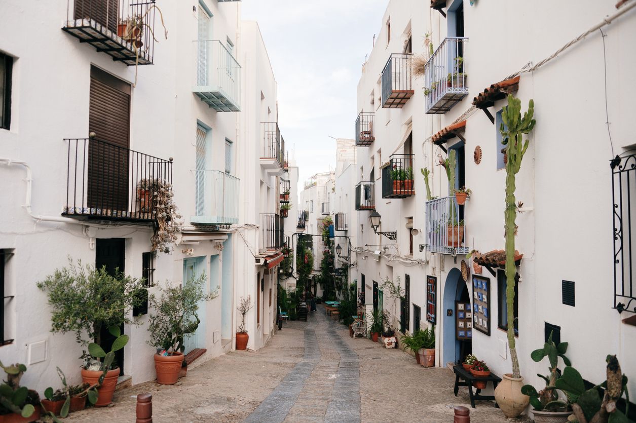 Calle en Peñíscola, España.