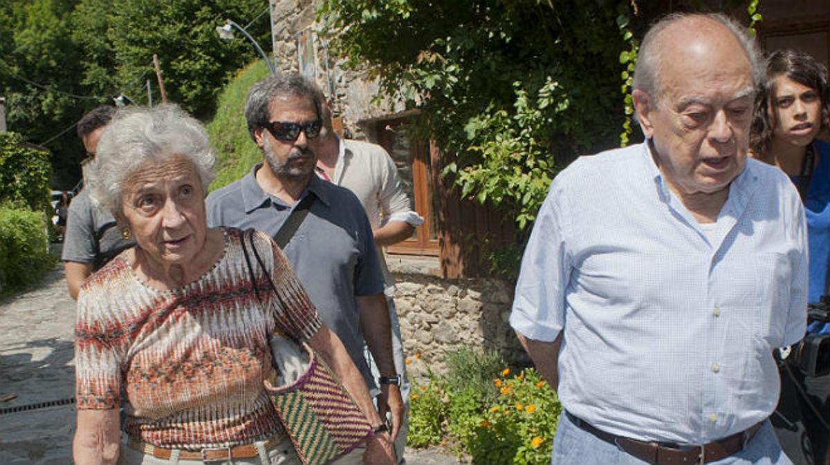 Una jutge de Barcelona ha demanat a les autoritats de Suïssa i Andorra que investiguin tots els comptes corrents de la família Pujol.
