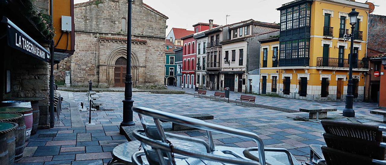 Bares cerrados en Sabugo, en Avilés.