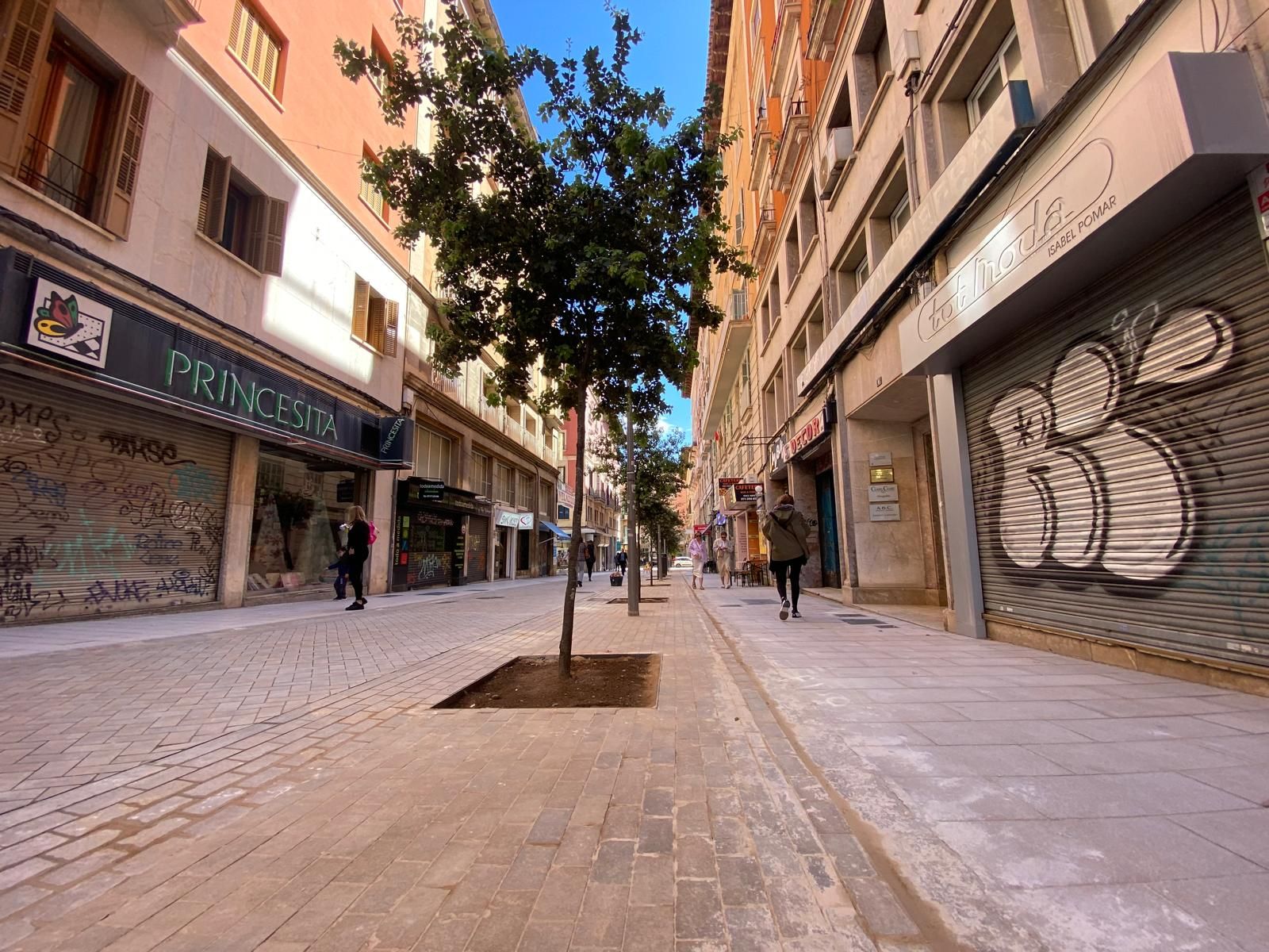 Las fotos de la calle Velázquez de Palma tras la eliminación de la trama verde