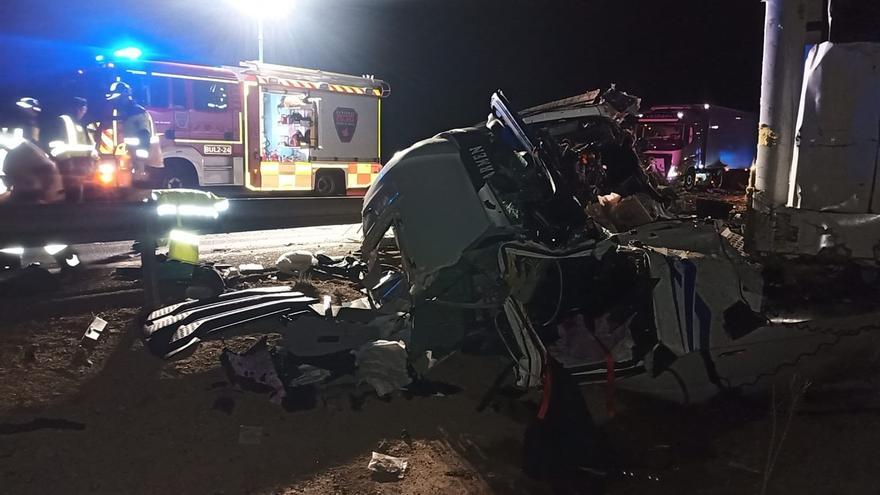 Hallan a un hombre muerto tras volcar con su camión cuando se dirigían a cubrir otro accidente en Alhama