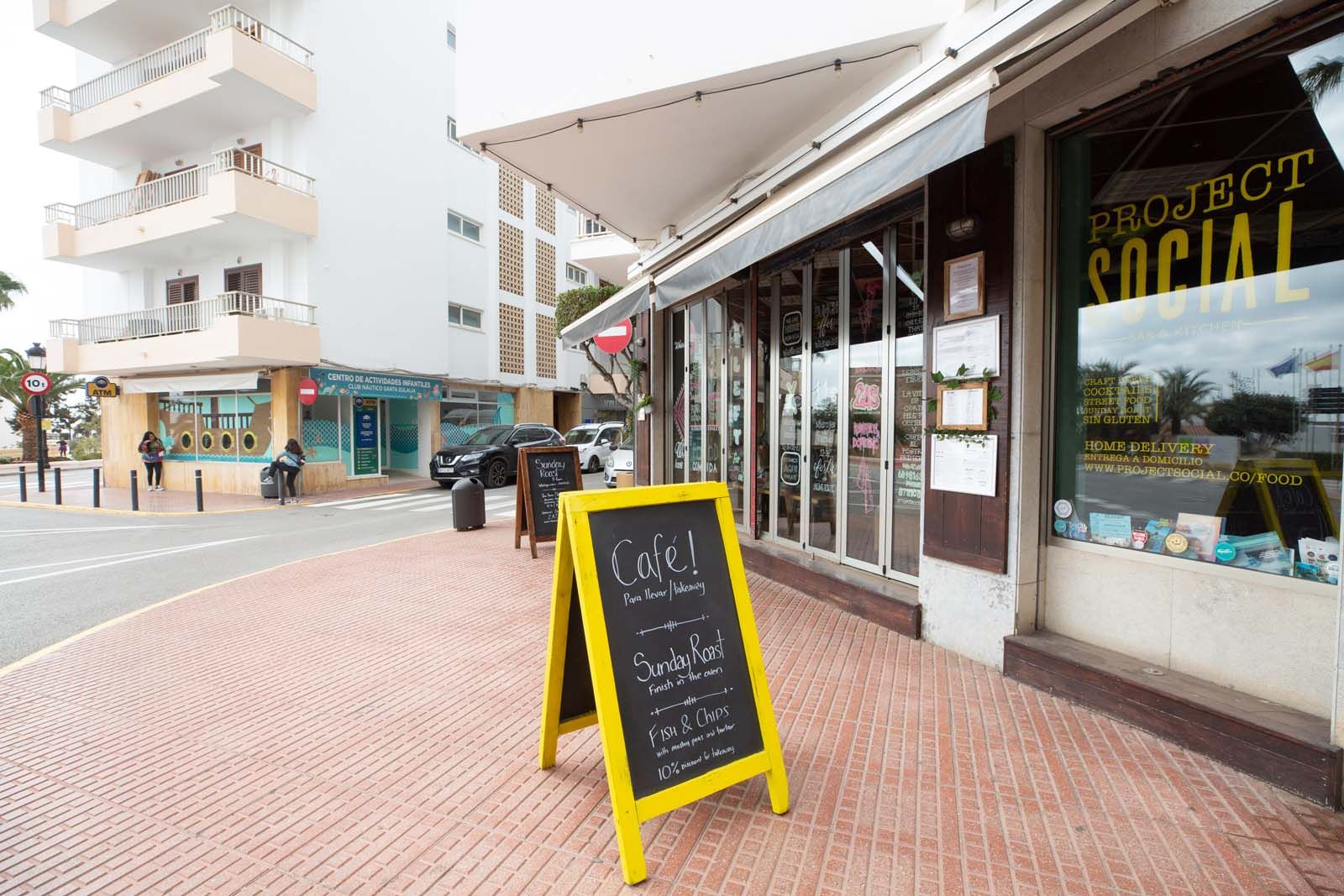 "Trabajamos gratis porque no queremos cerrar el restaurante"