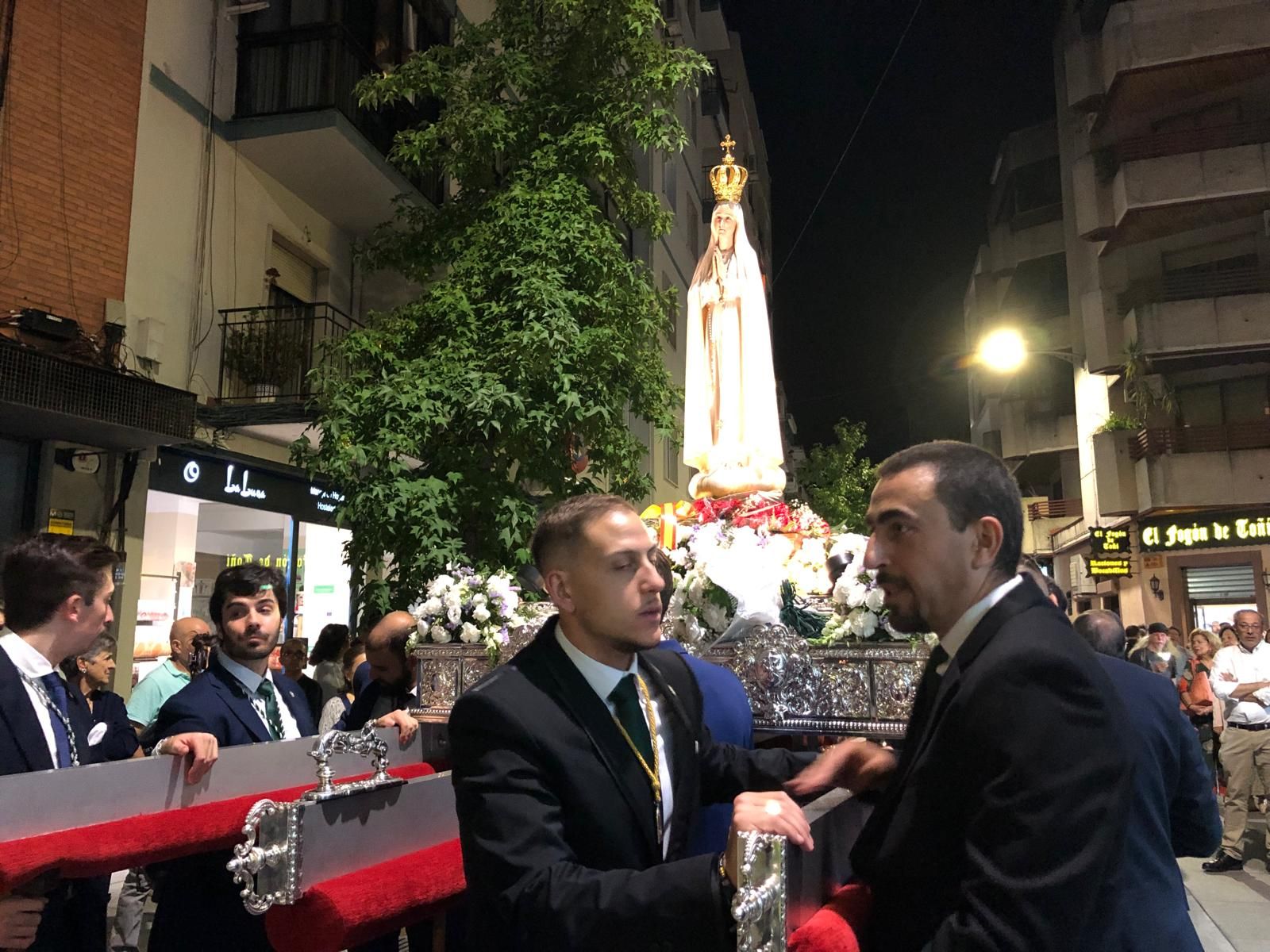 Fotogalería | Así fue la procesión de la Virgen de Fátima por Cáceres