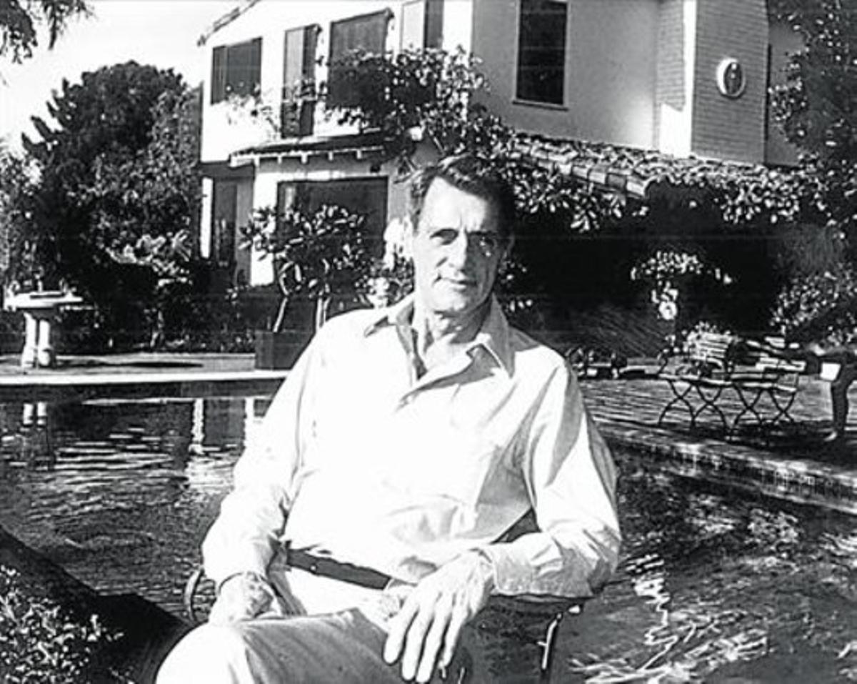 Rock Hudson, a la seva mansió, en una fotografia sense datar. Rock Hudson, a la seva mansió, en una fotografia sense datar.