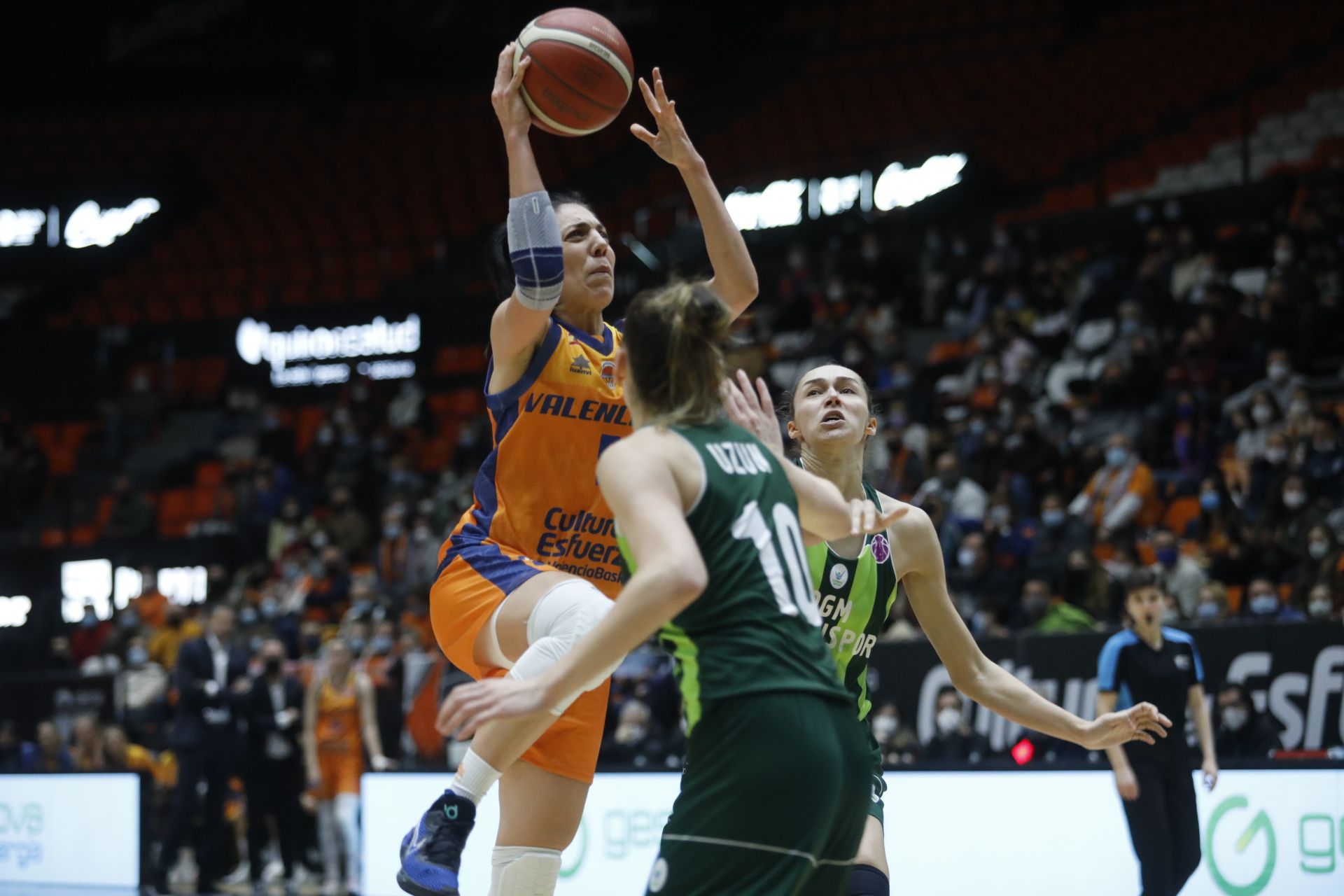 El Valencia Basket elimina al Ormanspor: Las mejores fotos