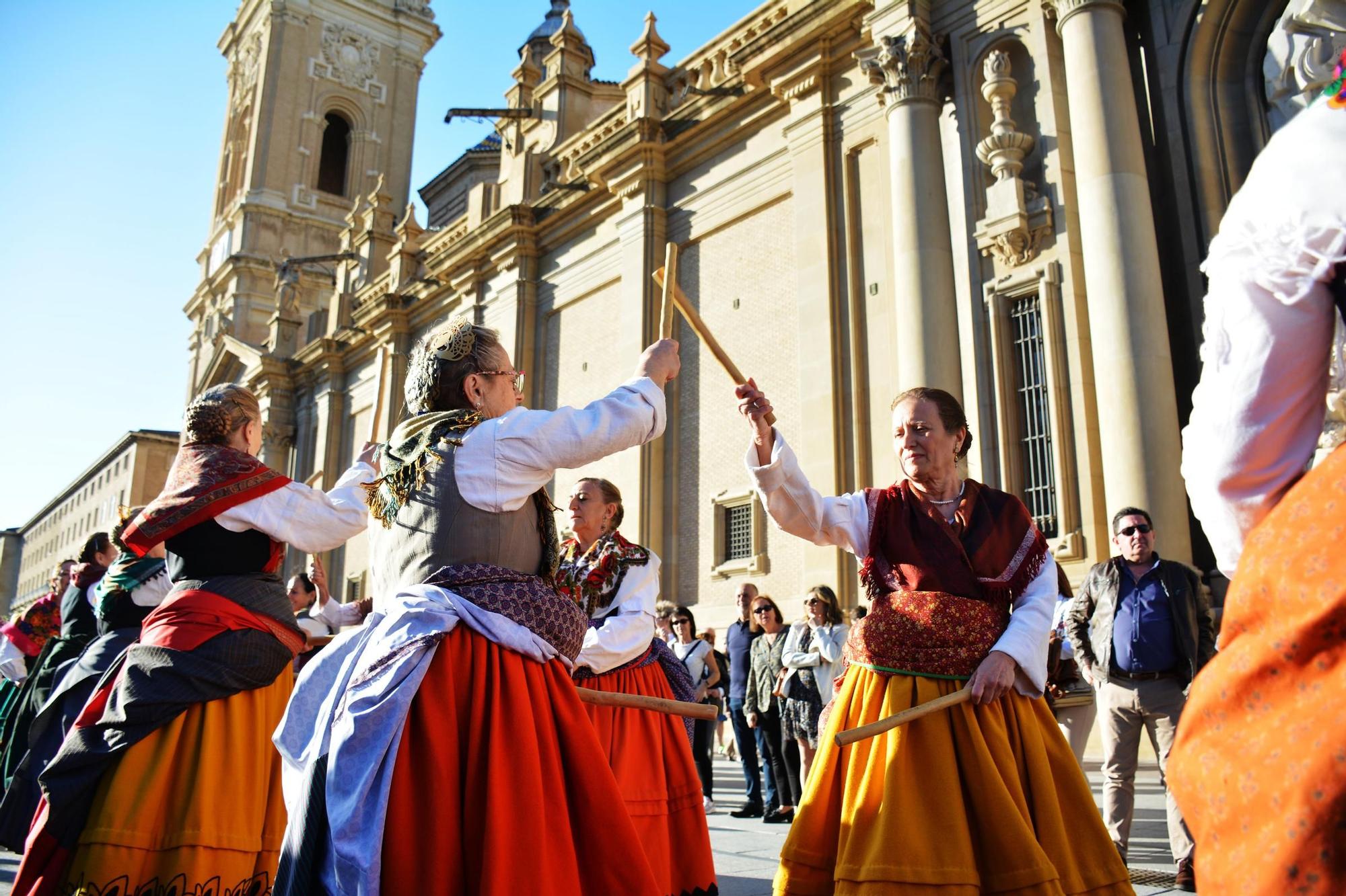 EN IMÁGENES | El desfile de las Fiestas Goyescas llena de alegría las calles de Zaragoza