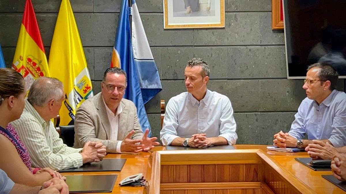 Poli Suárez, Víctor Hernández y Ángel Sabroso, en La Aldea.