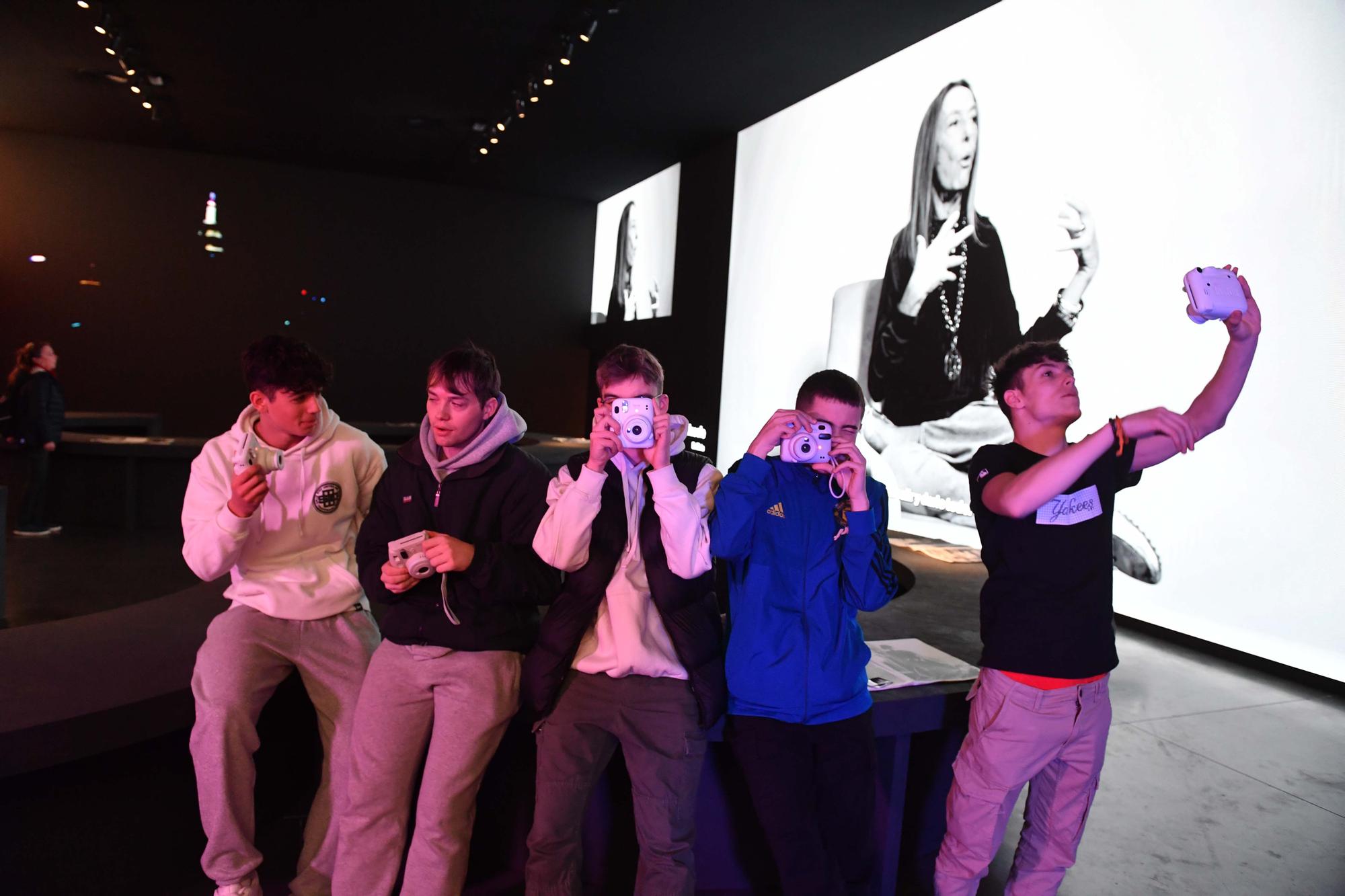 La 'gen Z' posa para Steven Meisel: taller de imagen en la exposición de fotografía de moda en A Coruña