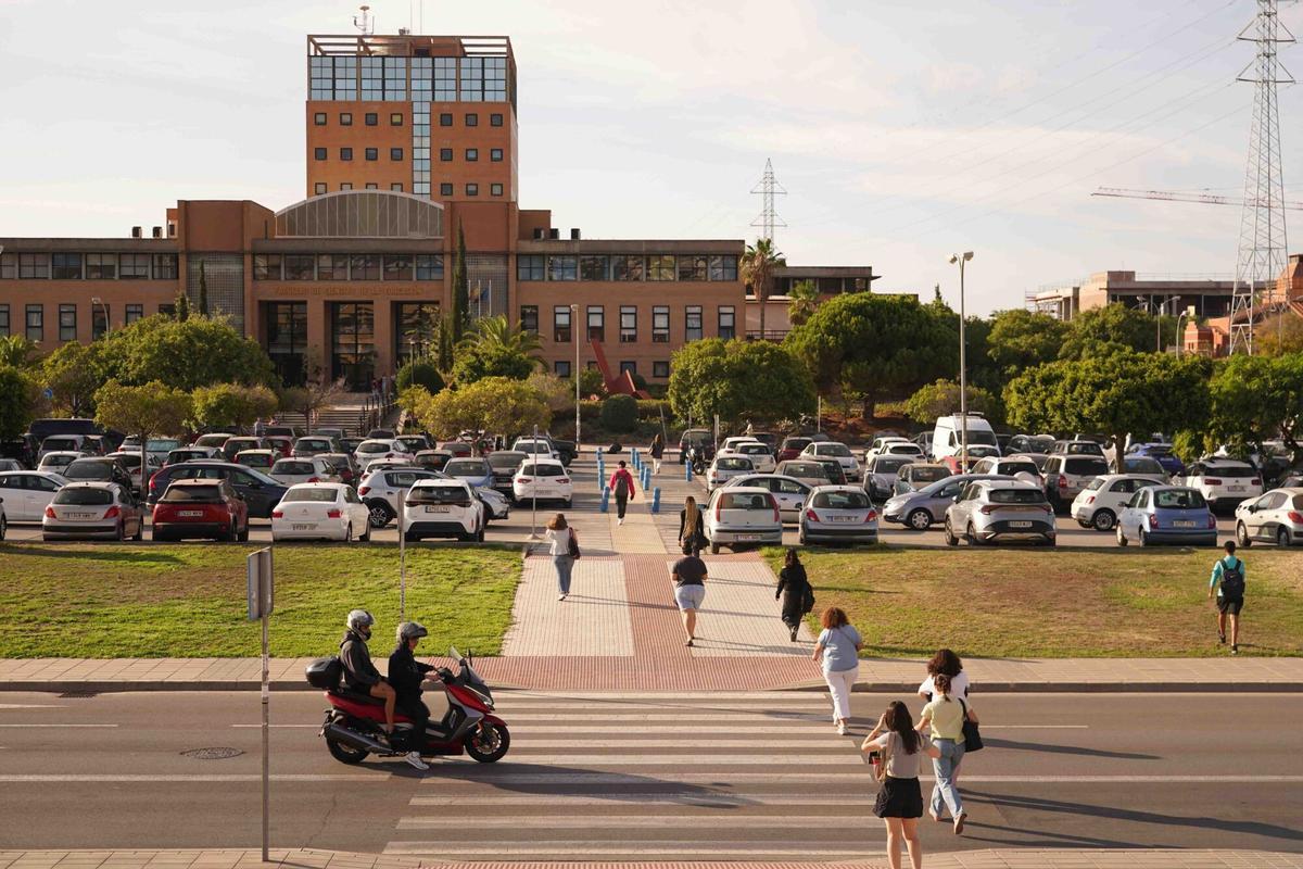 MLG 25-09-2024.-Varios estudiantes de la Universidad de la Málaga, se reúnen en las distintas facultades de la UMA