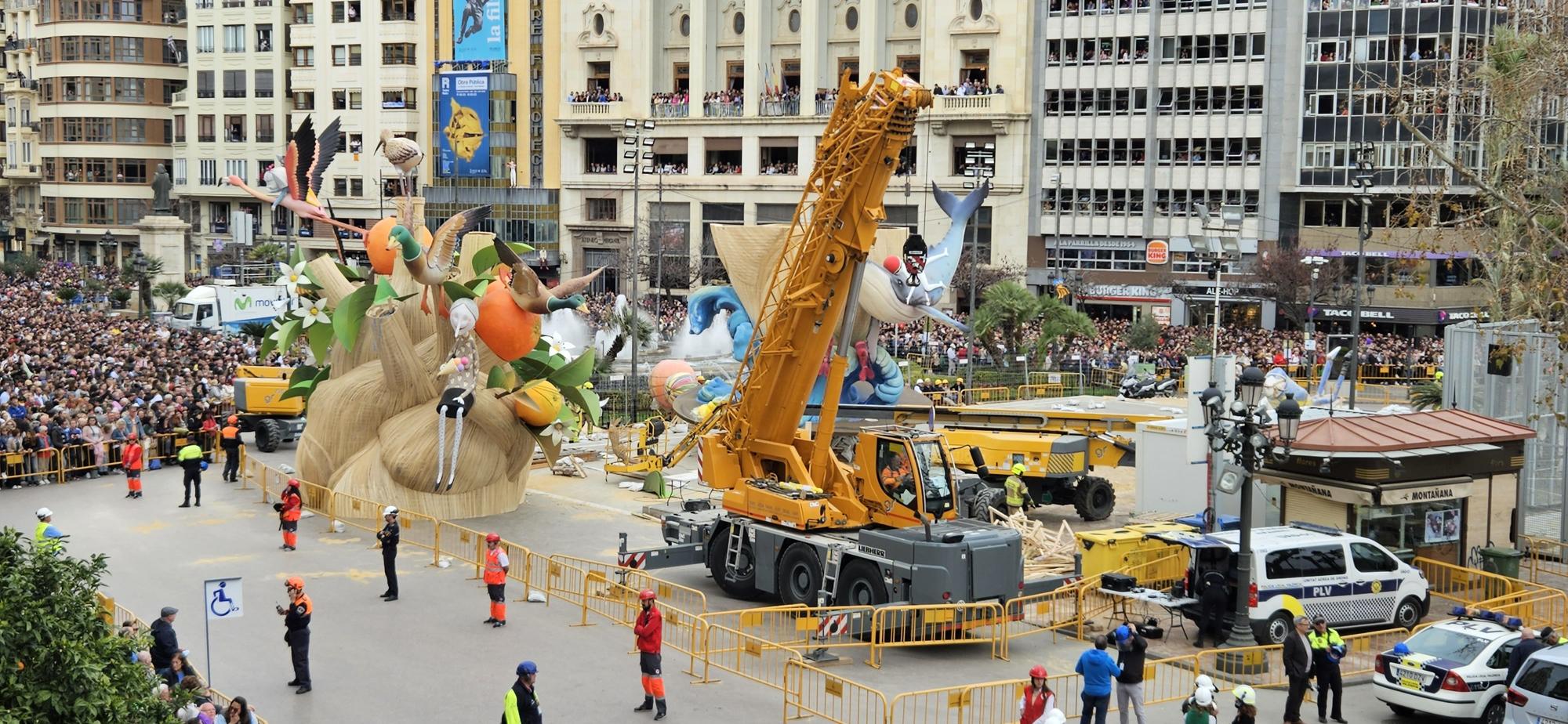 Falla y grua, preparadas