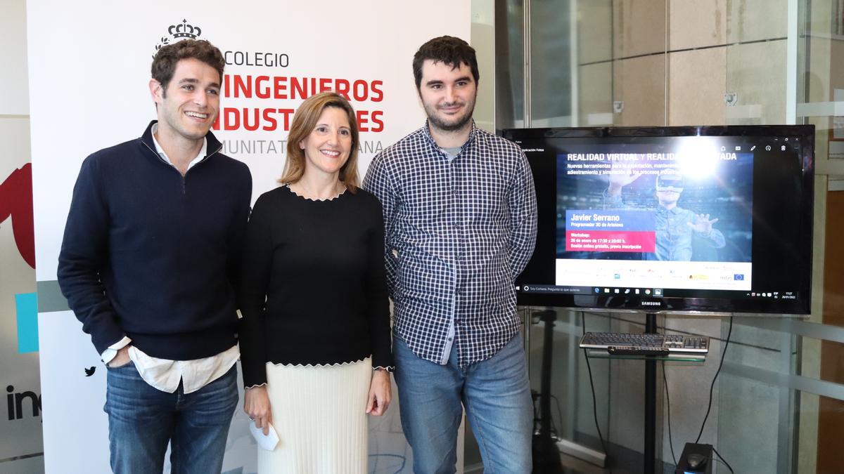 Workshop 7: la directora de Gestión del COIICV, Violeta Frías junto a miembros del equipo de Arisnova.