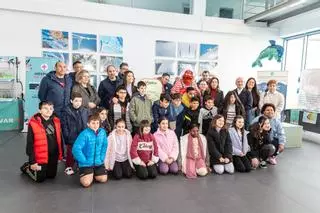 'Capitán Mareas' de Vegalsa-Eroski arrinca en Ribeira para fomentar o consumo dos produtos do mar entre os rapaces