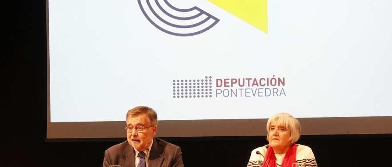 El catedrático de Historia y escritor, José Calvo Poyato, con la catedrática Rosa Pascual. // J. Lores