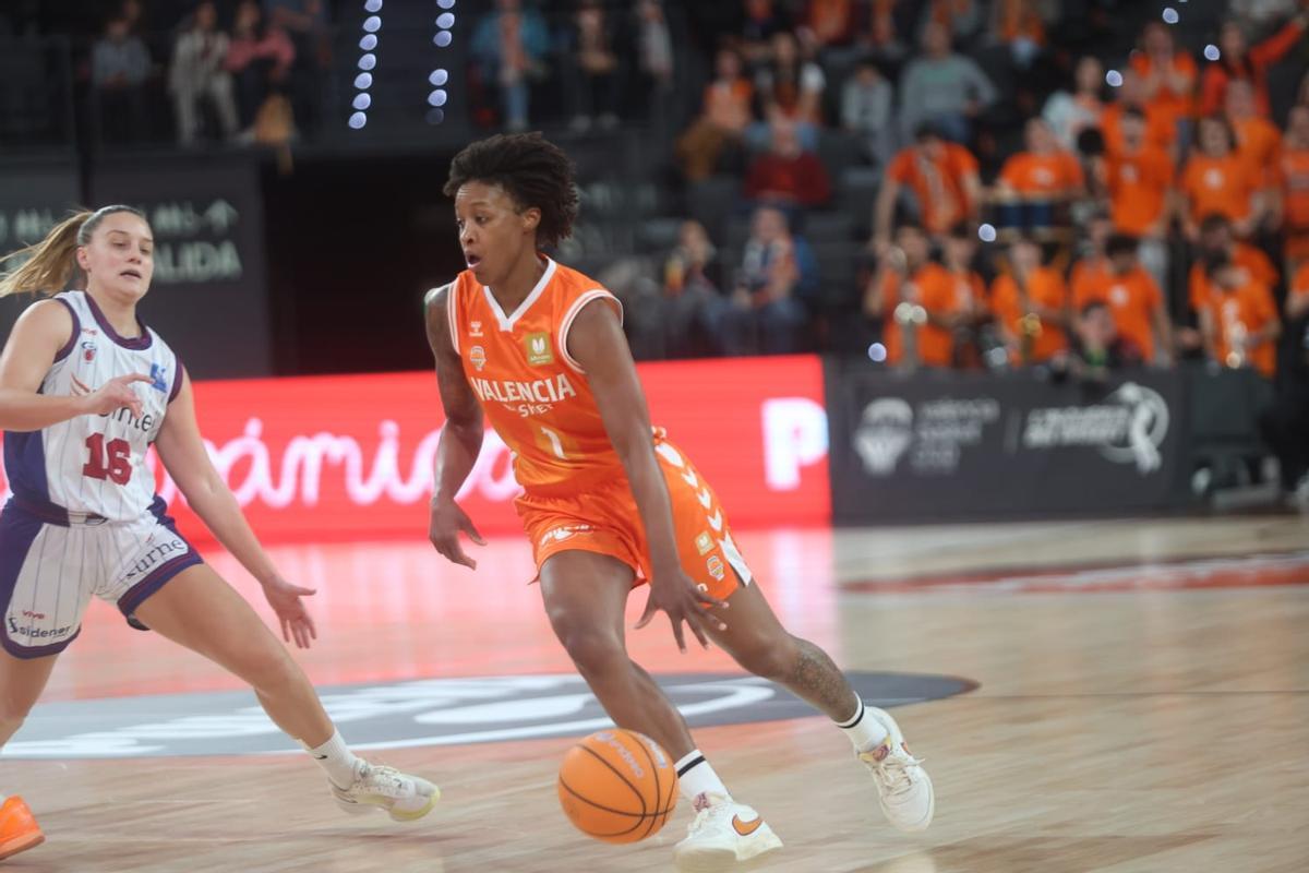 Anderson en sus primeros minutos con la camiseta de Valencia Basket